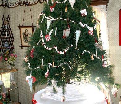 decorated tree at tangen home